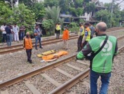 Akibat Pakai Headset Saat Menyebrang, Seorang Pria Tewas Tertabrak Kereta