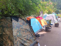 Tenda WNA yang Mengungsi, Ganggu Estetika di Kuningan