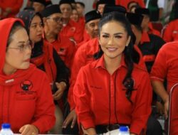 Kris Dayanti-Kresna Resmi Daftar Pilwalkot Batu ke KPU