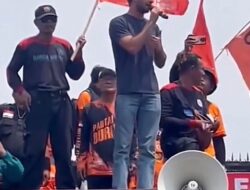 Ikut Demo, Reza Rahardian: Indonesia Bukan Milik Keluarga Tertentu