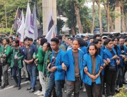 Mahasiswa dan Polisi Sempat Ricuh usai Sidang Paripurna DPR