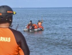 Nelayan Terjebak Ombak di Dermaga Sukabumi, SAR Kirim Bantuan