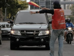 Ratusan Gerai Alfamart Bakal Tutup, Jukir: Pemasukan Saya Makin Sedikit