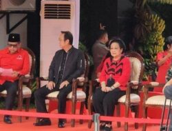 Hasto Kristiyanto Sambut Megawati pada Acara HUT ke-52 PDIP
