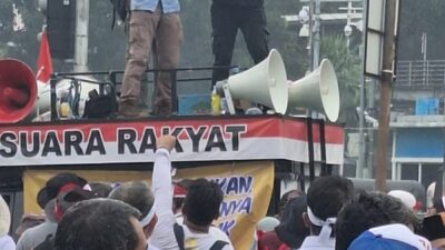 Dosen dan Tendik PTNB Gelar Demo di Istana Merdeka