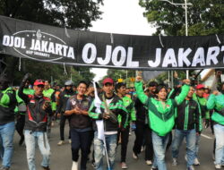 Ribuan Pengemudi Ojek Online Padati Kawasan Monas, Ini Tuntuntannya